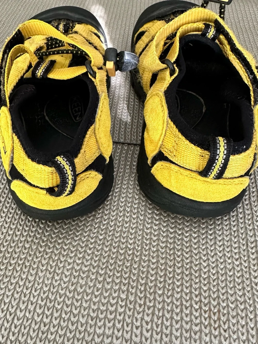 Keen play yellow
